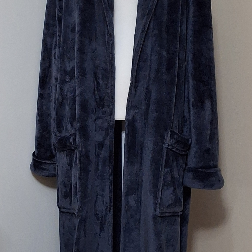 Luxurious Navy Plush Robe - Picture 5 of 7